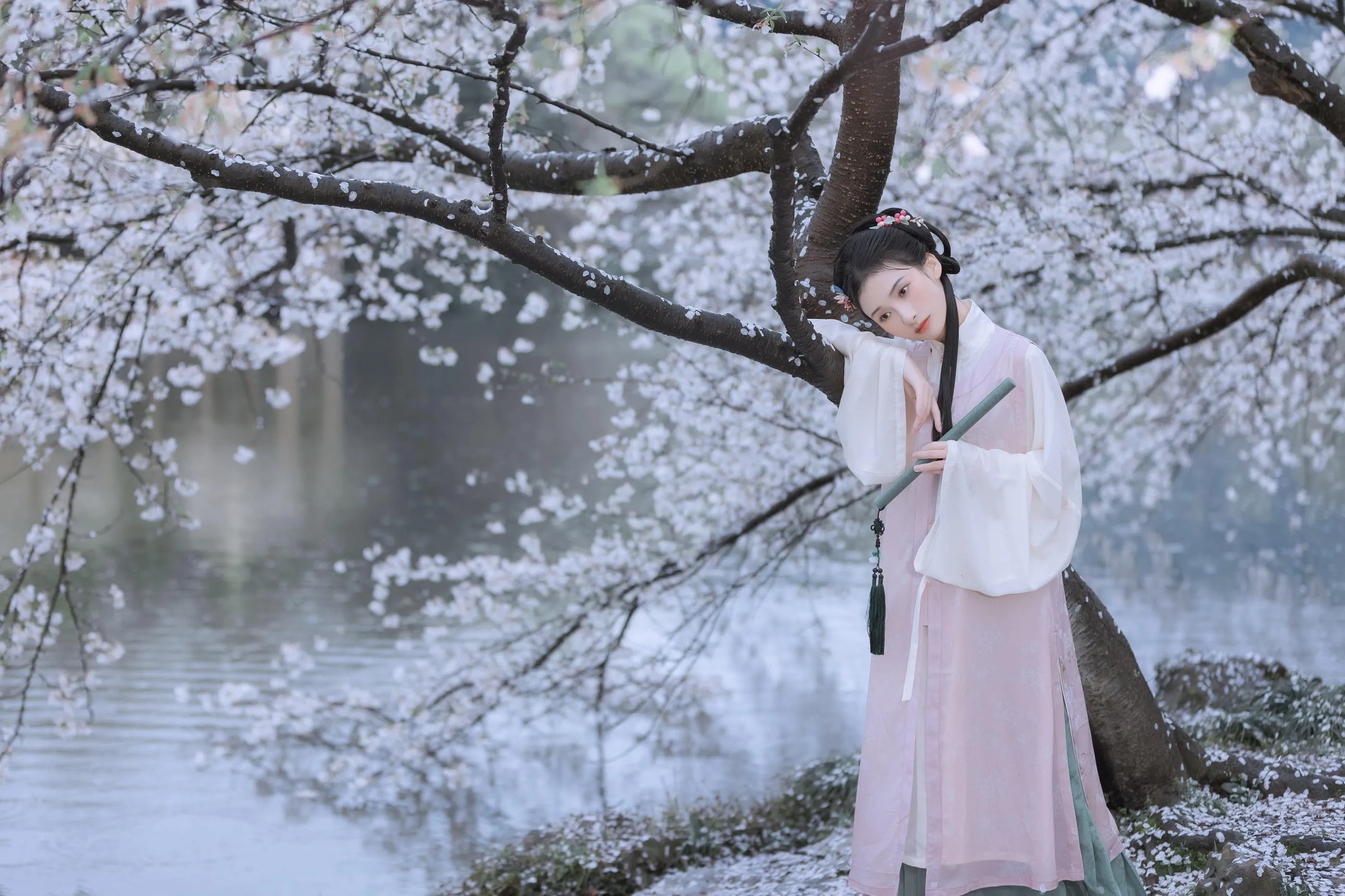 [艺图语] 2022.05.25 雨樱花 眸小妖 [46P]插图